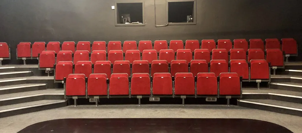 Theatre with red seats.